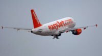 Dráma az egyik londoni easyjet járaton: az utasok ugrottak rá és fogtak le egy férfit, aki teljesen kikelt magából