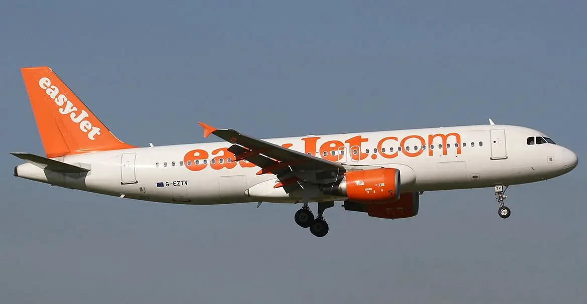tömegverekedés easyjet liverpool