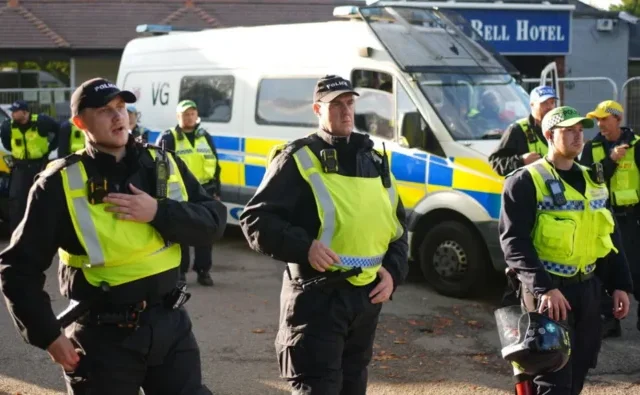 A bíróság döntött: el kell távolítani a menekülteket az essexi migránsszállóból, ahol az erőszakos tüntetések voltak