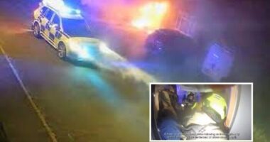 Rendkívüli jelenetek: égő házba rohant be és mentett ki egy nőt egy rendőr Angliában