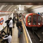 Hajtóvadászat indult a tettesek után, akik egy tömött metrókocsiban könnygázzal támadtak az utasokra