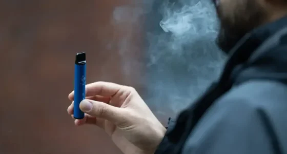 Mától lép érvénybe az eldobható vape-ekre vonatkozó tilalom az Egyesült Királyságban - minden, amit tudni kell
