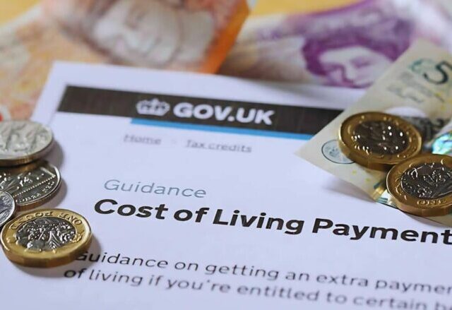 Egyre súlyosabb a helyzet Nagy-Britanniában: a lakosság egy jelentős része már az élelmiszeren és a fűtésen is spórol