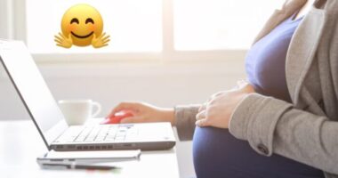 Közel 100 000 font kártérítést kapott egy nő Angliában, miután egy cukiskodós emojivel ellátott üzenetben közölték vele, hogy ki van rúgva