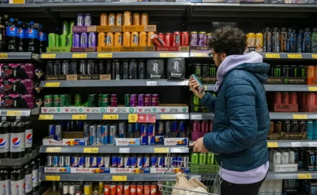 Betiltják az energiaitalokat a fiataloknak Angliában