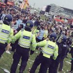 Óriási tömegverekedés tört ki a híres angol rendezvényen, ahol a királynő is jelen volt