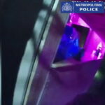 Illegális hajós bulit fülelt le a rendőrség Londonban, több mint 20 ember kapott £800-os büntetést