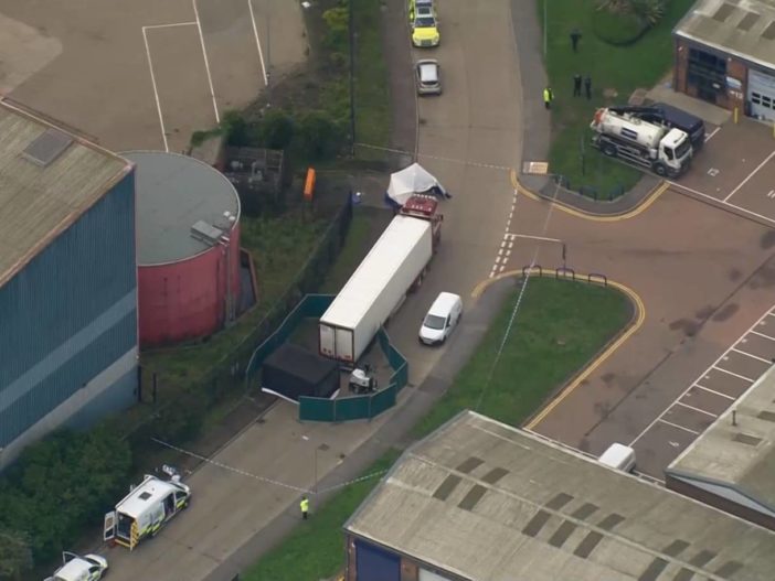 10 embert találtak egy konténerbe zárva Angliában, Hull városában 5