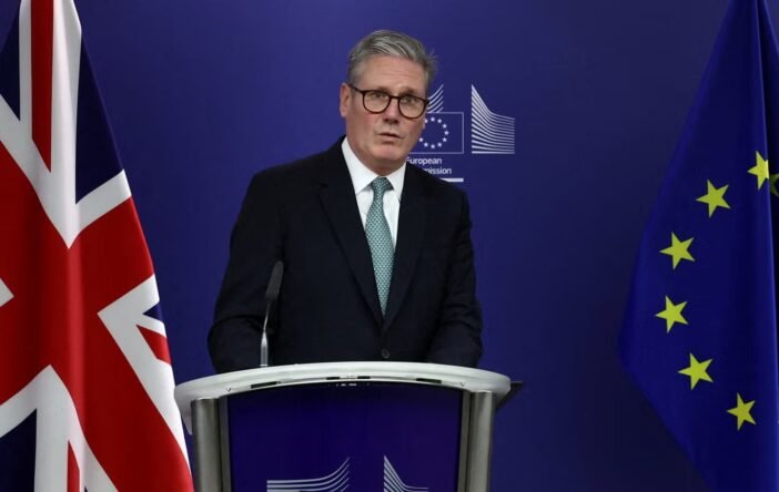 Hatalmas nyomás a brit miniszterelnökön - tízezrek követelik az EU-hoz való csatlakozást és rohamosan nő a petíciót aláírók száma Hatalmas nyomás a brit miniszterelnökön - tízezrek követelik az EU-hoz való csatlakozást és rohamosan nő a petíciót aláírók száma