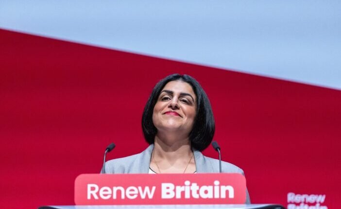 "Megszűnnek számukra a lakhatási és támogatási jogok és 20 év után kaphatnak csak letelepedett státuszt" - a brit belügyminiszter bejelentése