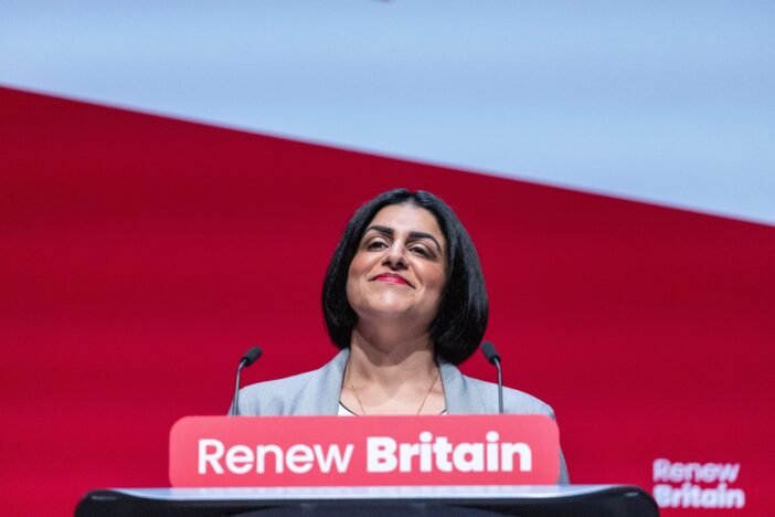 "Megszűnnek számukra a lakhatási és támogatási jogok és 20 év után kaphatnak csak letelepedett státuszt" - a brit belügyminiszter bejelentése "Megszűnnek számukra a lakhatási és támogatási jogok és 20 év után kaphatnak csak letelepedett státuszt" - a brit belügyminiszter bejelentése