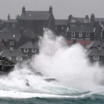 A hurrikán maradványai Nagy-Britanniát is elérik: 113 km/órás szél és 22 fokos meleg érkezik