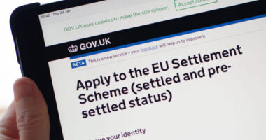 Ma jár le az új brit bevándorlási rendszerbe való jelentkezés határideje az EUs polgárok számára