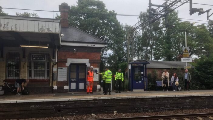 Tragédia Manchester közelében: két 16 éves fiú halt meg a vasúti síneken Tragédia Manchester közelében: két 16 éves fiú halt meg a vasúti síneken