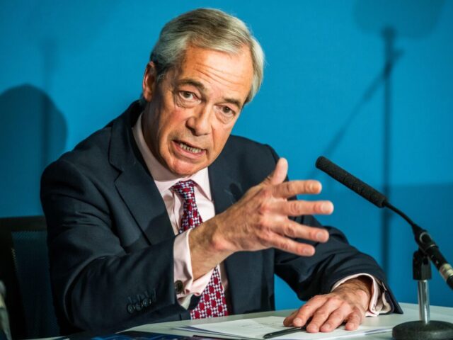Botrányos tervvel állt elő a Reform UK: migránstáborok politikai alapon