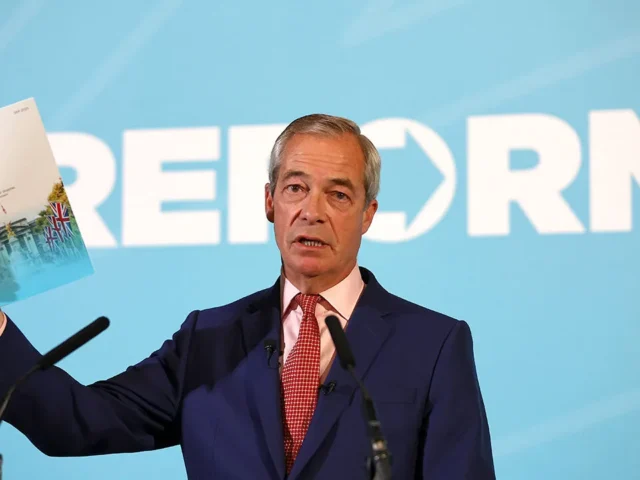 Tömeges kivándorlást, gazdasági sokkot és  komoly munkaerőhiányt okozhatnak a Reform UK és Farage tervei