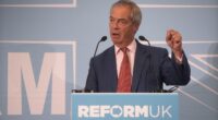 "Farage koncentrációs táborokat akar létrehozni a migránsoknak" - kezd eldurvulni a politikai vita az Egyesült Királyságban