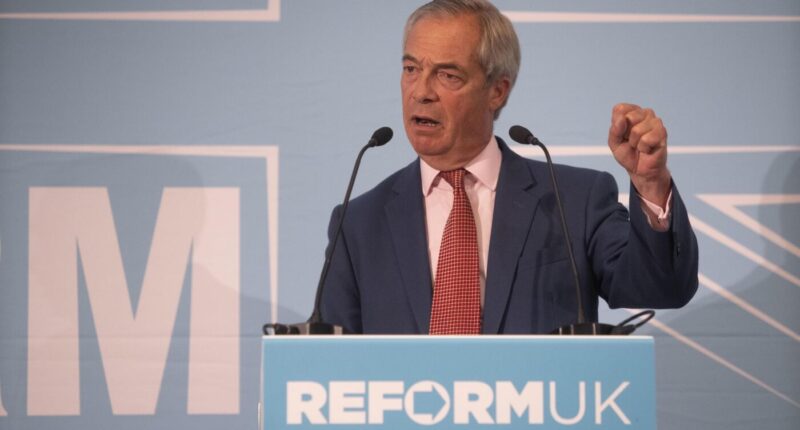 "Farage koncentrációs táborokat akar létrehozni a migránsoknak" - kezd eldurvulni a politikai vita az Egyesült Királyságban