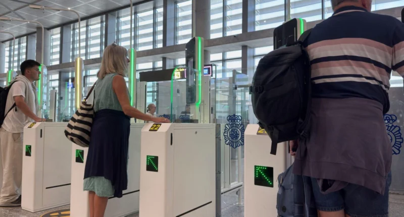 EU-állampolgár letelepedett státusszal, mégsem engedték fel a hazafelé tartó gépre – az eVisa rendszer teljesen összezavarodott