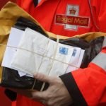 Több ezer fontot adnak brit postásoknak, hogy ellopják a bankkártyáinkat Angliában
