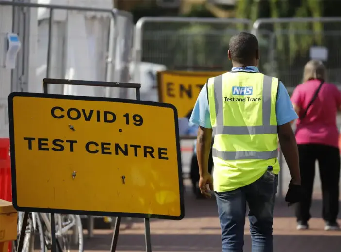 Egy a Covidon hatalmasat kaszáló magáncég egyetlen mozdulattal válik meg 5000 alkalmazottjától Nagy-Britanniában, akiket egy árva fillér nélkül engednek útjukra