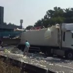 Ráomlott egy híd a forgalmas M20-as autópályára Dél-Angliában