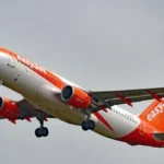 Káosz az EasyJet egyik angliai járatán – a pilóta nem volt hajlandó felszállni, mert „büdös szag volt”, és ez még csak a kezdet…