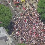 Többezres tüntetés Londonban: a brit miniszterelnök lemondását követelte a tömeg