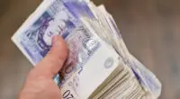 Szuper hír! Milliók éves fizetése nő mától több, mint 1000 fonttal Nagy-Britanniában