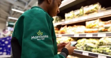 Több tízezer dolgozójának £10.20-ra emeli a minimálbérét a Morrisons Nagy-Britanniában, sőt Londonban még ennél is majdnem egy fonttal magasabbra
