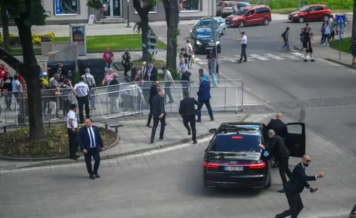 Hasba lőtték a nyílt utcán, kórházban a szlovák miniszterelnök 1