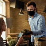 Jelentősen emelkedik Nagy-Britanniában a bankkártyáink contactless (érintős) fizetési limitje