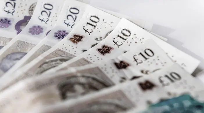 Több, mint 1 millió dolgozónak járna közel 2000 GBP fejenként Nagy-Britanniában a fizetett szabadságok kapcsán