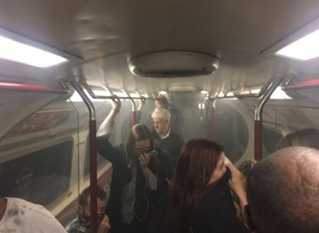 Tűz ütött ki menet közben az egyik londoni metrószerelvényen