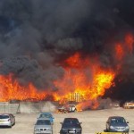 Óriási tűz Észak-Londonban: több tucat autó és egy ipartelep borult lángokba