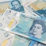 Egy £5-os maradt, ami £50,000-ot ér, és bárki zsebében ott lapulhat