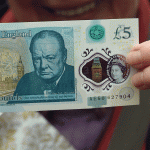 4 db új egyedi £5-os, amik £50,000-ot is érhetnek és tudjuk a sorozatszámukat