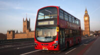 Több, mint 20 buszjáratot szüntetnek meg Londonban és még vagy 50 másikon változtatnak a pénzhiány miatt 2