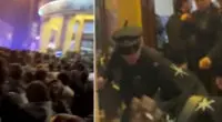 Elszabadult a pokol az egyik londoni koncert bejáratánál, több ezres tömeg tört át a biztonságiakon - 4 ember kritikus állapotban 2
