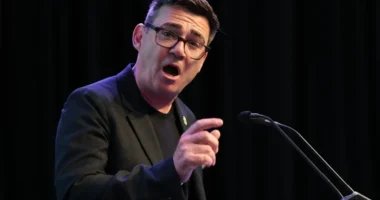 Mire számíthatnak a Nagy-Britanniában élők, ha Andy Burnham lesz a miniszterelnök - bevándorlás, EU csatlakozás, adózás, támogatások