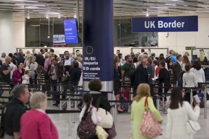Ismét az EU bevándorlókat ijesztgeti a brit kormány a Brexit utáni jogaik kapcsán 3