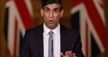 Sok alacsony fizetésű dolgozónak £1,000-tal is több marad hamarosan a zsebében Nagy-Britanniában