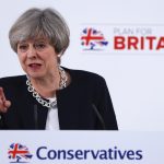 Kormányváltás is jöhet Nagy-Britanniában: Theresa May előnye minimálisra csökkent