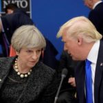 A brit miniszterelnök nem ítélte el Trump-ot a neonácikat védő beszéde után