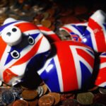 Komoly, adózással és a nyugdíjakkal kapcsolatos változtatást tervez a brit kormány, amely sok dolgozót érinthet