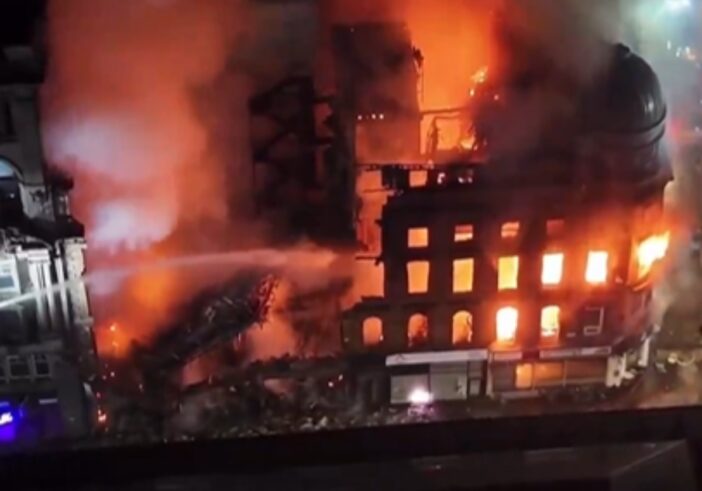 Hatalmas tűz a glasgow-i központi pályaudvarnál, részben összeomlott egy történelmi épület