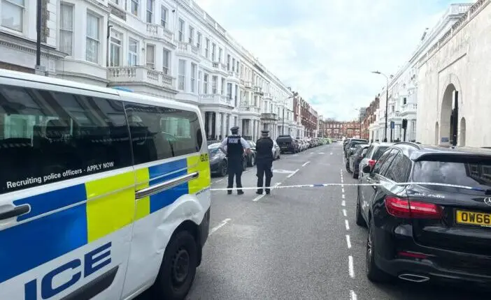Agyonlőttek egy 21 éves fiatalt London belvárosában, az elkövető szökésben, a rendőrség nagy erőkkel keresi 10