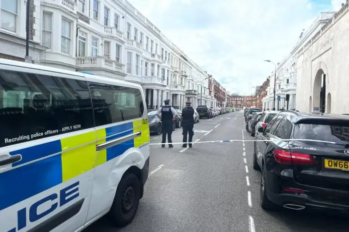 Agyonlőttek egy 21 éves fiatalt London belvárosában, az elkövető szökésben, a rendőrség nagy erőkkel keresi