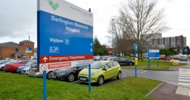 A nő, akit a mentősök halottnak nyilvánítottak, majd órákkal később az egyik angliai kórházban kiderült, hogy életben van, meghalt