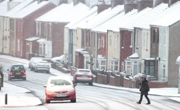 A Met Office friss inókat tett közzé a hétvégi havazás és az egyes régiókban várható jelentős hőmérséklet csökkenés kapcsán 1